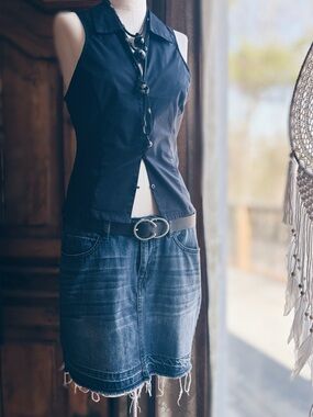 Urban Outfitters Black Sleeveless Button-Down Top